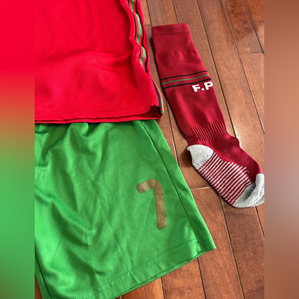 Kids Portugal Ronaldo Soccer Jersey Kit Size 28 - Picture 5 of 7